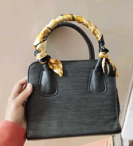 Stylish Handbag without pompom