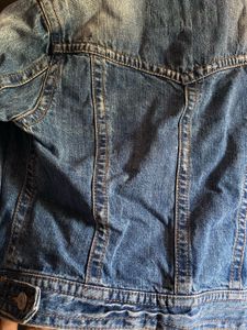Cropped Blue Denim Jacket (Levi’s Style)