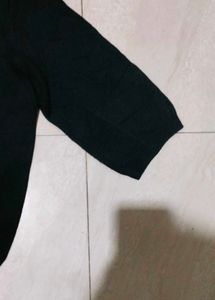 🆕🖤 BRAND NEW Black Pullover Sweater Top🆕🖤