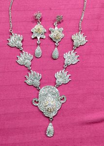Beautiful And Stylish Wedding Wear Set Vth Earings