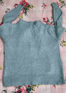 Gray Knit Cardigan with free white hair claw clip�