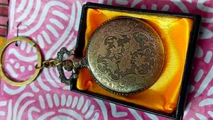 Vintage Metal Greatest Pocket Chains.