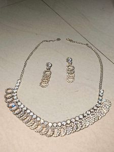 Sparkling Silver Necklace Set