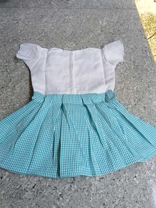 Girl&#39;s Dress With Purse