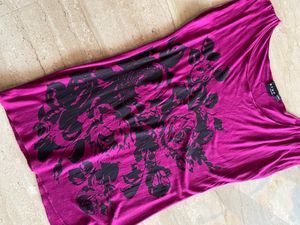 Sleeveless T-shirt