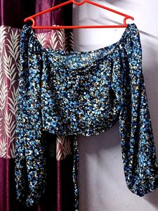 Chic Floral Off-Shoulder Crop Top