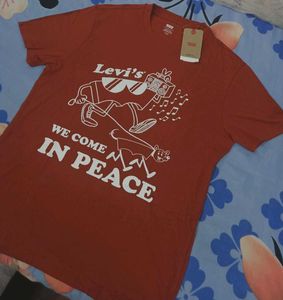 LEVI&#39;S Tshirt For Men (Size-M) New With tag