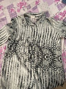 A Mesh Top Shirt Which Is In Greyish Colour