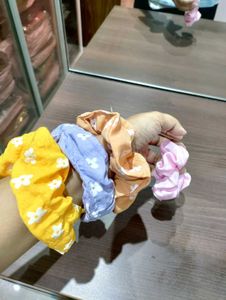 Pack Of 4 Scrunchies! VERY CUTE