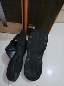 trandy black sandle