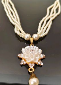 Elegant Pearl Flower Necklace