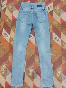 Stylish Girls Wear Skinny Jeans