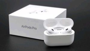 Apple AirPods Pro - Like New!