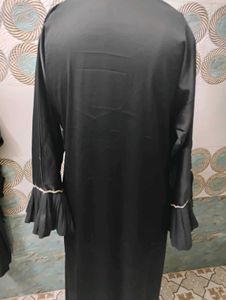Elegant Waves Black Abaya