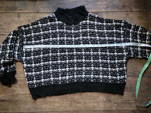 🌸Black &amp; White Classic Sweater