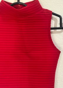 Chic Red Ribbed Sleeveless High-Neck Crop Top