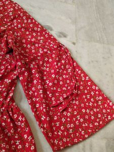 Women&#39;s Printed Shirt With Stylish Sleeve