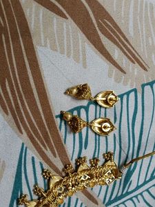 Gold-toned Necklace &amp; Earring Set