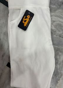 Pure White Jeggings size 38(NEW with TAG)