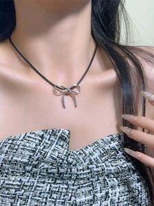 y2k bow chain necklace