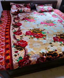 Elegant Floral Double Bed Sheet with Pillow Covers