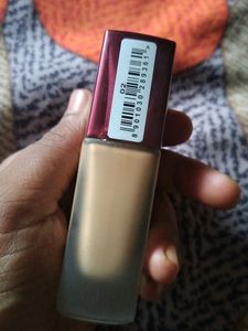Lakme Invisible Finish Foundation SPF8