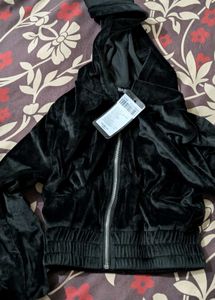 xs size crop sweatshirt with cap