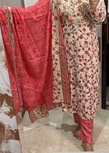 Kurta Pant Dupatta Set.