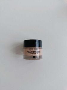 Full coverage concealer from Swiss beauty