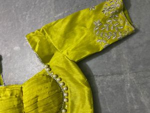 Net Saree With Padded Blouse