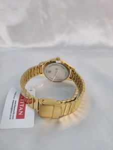 Titan Karishma Beige Dial Analog Stainless Steel S