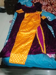 Twinning Combo Of Mother Daughter Ethnic Wear