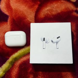 Apple AirPods Pro Wireless Buds