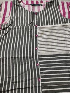 Avaasa Striped straight Kurti
