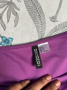 pink top