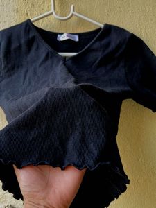 Cute Black V-Neck ribbed Crop Top