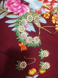 Elegant Green Kundan Necklace