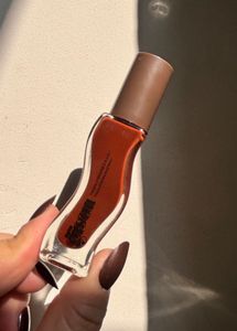 Gisou honey infused Lip oil :- Milky Mocha