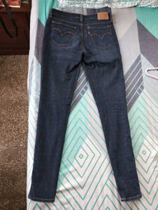 Blue Levi&#39;s Jeans