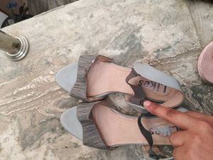 Grey heel