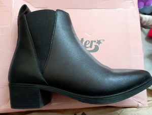 Roadster Black Chelsea Boots