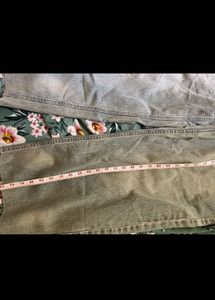 BRAND NEW  High-Waisted Jeans