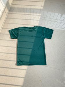 athletic wear L size t shirt