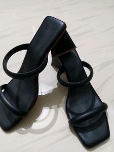 Heels 🖤 Size 6