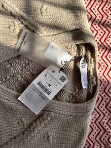 ZARA BRAND NEW SWEATER