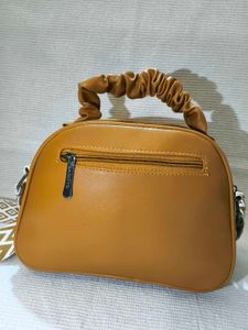 Broad Belt Sling Bag 🛍️