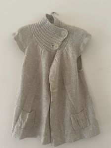 Beautiful Woolen Sweater With Collar Buttons