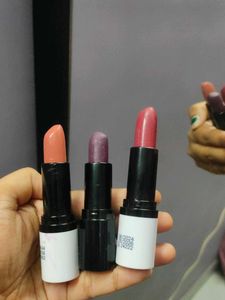 3 Lipsticks 1 Lipgloss +1 Eyeliner