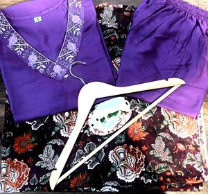 Suit Set Emroidery V Neck