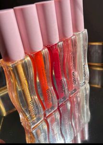 Combo Of Gisou Lip Gloss With So Many Free Gifts.